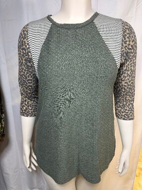 Women's raglan sleeve top leopard & stripe 3/4 sleeve casual tee size medium